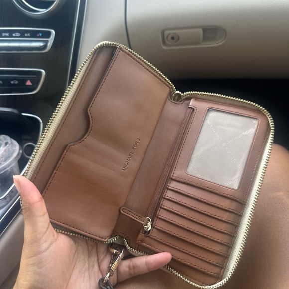 Michael Kors Large Logo Continental Wallet - Picture 2 of 3